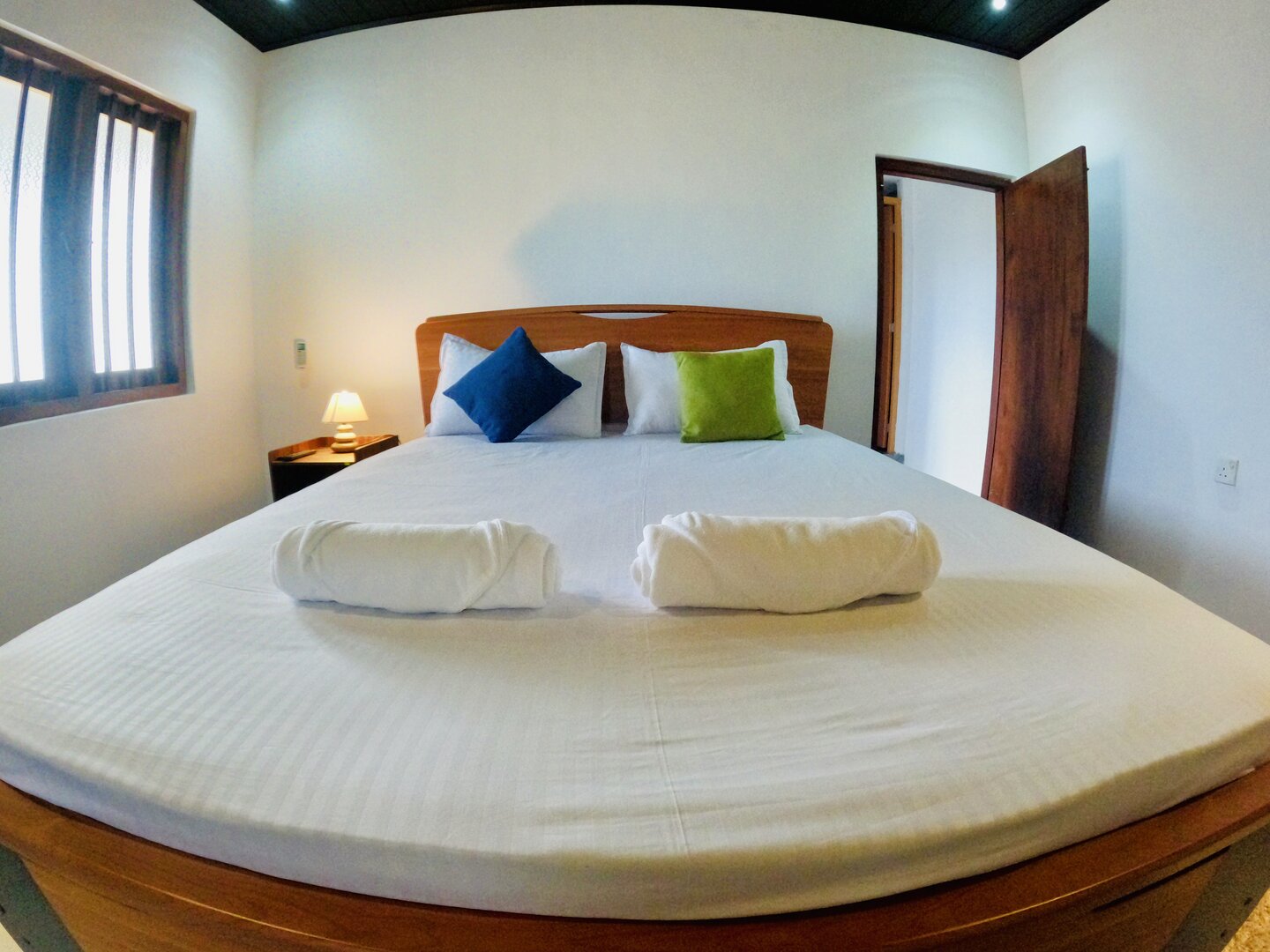 Deluxe Lake View Room